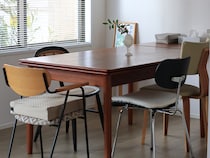 腰イタタ…の救世主！スタッフも愛用の『無重力クッション』、インテリアに馴染む愛用風景をご紹介