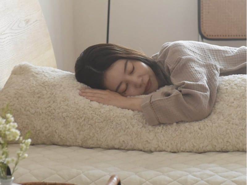 あの布団収納ケースに新素材、ふわもこボアの『くるくるファー』誕生！秋冬インテリアにぴったりのラグも一緒に新登場