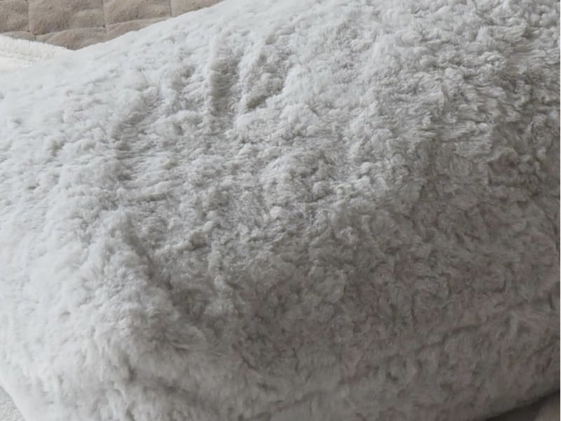 あの布団収納ケースに新素材、ふわもこボアの『くるくるファー』誕生！秋冬インテリアにぴったりのラグも一緒に新登場