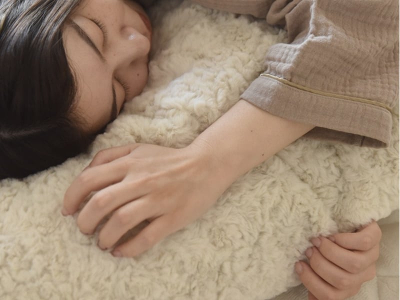 あの布団収納ケースに新素材、ふわもこボアの『くるくるファー』誕生！秋冬インテリアにぴったりのラグも一緒に新登場