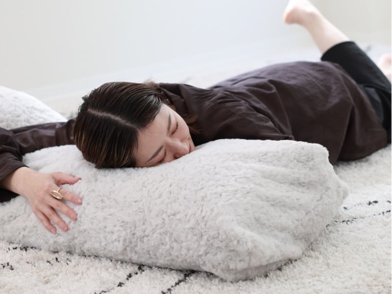 あの布団収納ケースに新素材、ふわもこボアの『くるくるファー』誕生！秋冬インテリアにぴったりのラグも一緒に新登場
