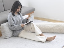 あの布団収納ケースに新素材、ふわもこボアの『くるくるファー』誕生！秋冬インテリアにぴったりのラグも一緒に新登場