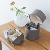 身だしなみのモチベUPに毎日使いたい、機能派きれいめフェイクレザーポーチ3選