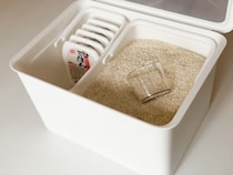 キッチンの引き出しに収納して時短革命！likeitの「フタ付きストックケース米びつ」