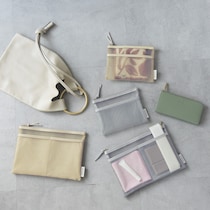 まるで透明人間？！軽くて薄いメッシュでバッグ内が整う、新作ポーチ2タイプ