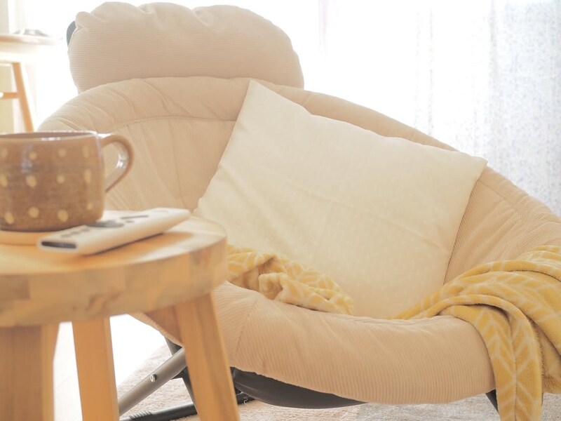 「シンプルすぎて、もはや殺風景」を卒業！クッションカバーではじめるお手軽模様替え【インスタグラマーさんのもの選び】