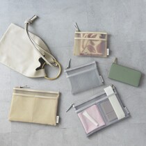 まるで透明人間？！軽くて薄いメッシュでバッグ内が整う、新作ポーチ2タイプ