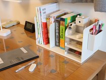 机の上が片付いたら、勉強も捗る。勉強道具を1カ所に収納できる「多機能ブックスタンド」