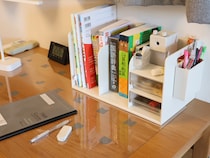 机の上が片付いたら、勉強も捗る。勉強道具を1カ所に収納できる「多機能ブックスタンド」