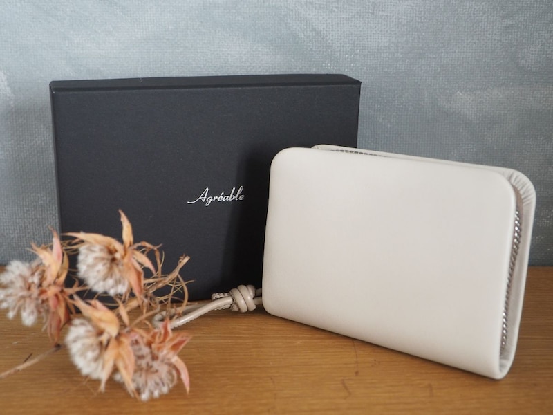 新年の買い替えに。コンパクトなのに中身が一目でわかる「二つ折り財布」