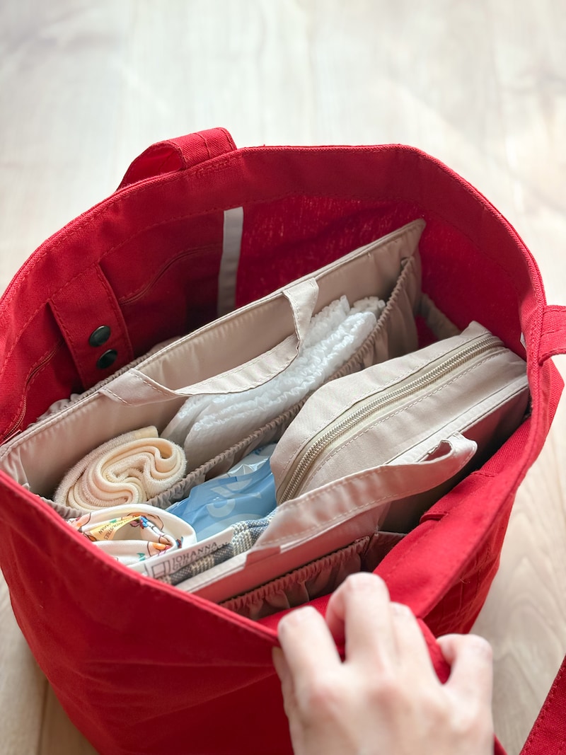 ベビーとの帰省にも！ただのトートを多機能ママバッグに変える裏技アイテムの話【インスタグラマーさんのもの選び】