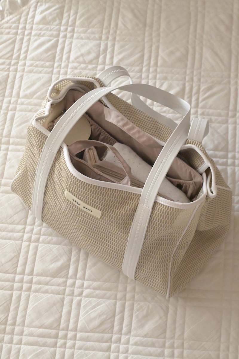 ベビーとの帰省にも！ただのトートを多機能ママバッグに変える裏技アイテムの話【インスタグラマーさんのもの選び】