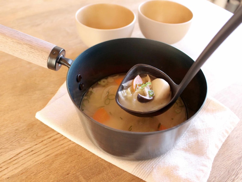 ゆらぎ世代のインナーケアに。「鉄の片手鍋」で鉄分たっぷりお味噌汁生活