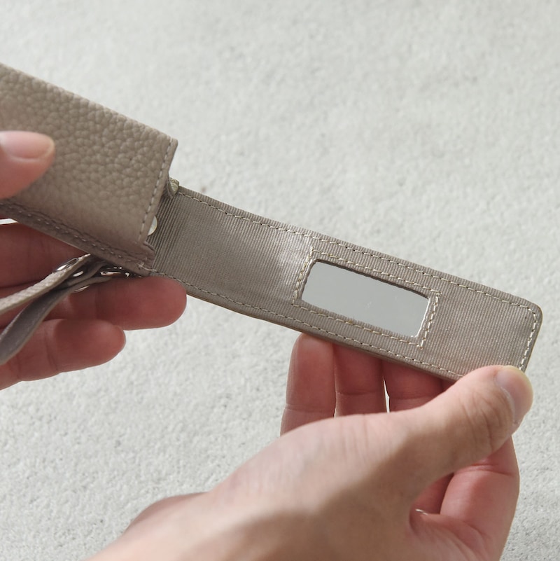 化粧直しも、身だしなみチェックも一瞬で。買って正解！スタッフのお気に入り「本革リップケース」レポ