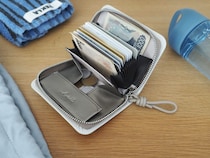 新年の買い替えに。コンパクトなのに中身が一目でわかる「二つ折り財布」