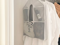 クローゼットにハンガー１つで収納が完成！「小物や衣類をひとまとめにできる 吊り下げ収納ポケット」