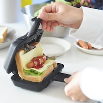 朝食にレンジで3分未満クッキング！忙しい朝もパパッと作れる簡単ホットサンド