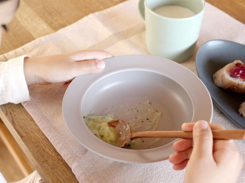 きれいに食べ終わると気持ちがいいね。家族ニッコリ「すくいやすいボウル」