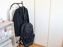 中高生の制服収納にも最適。コンパクトサイズな「Ordreのコートハンガー」