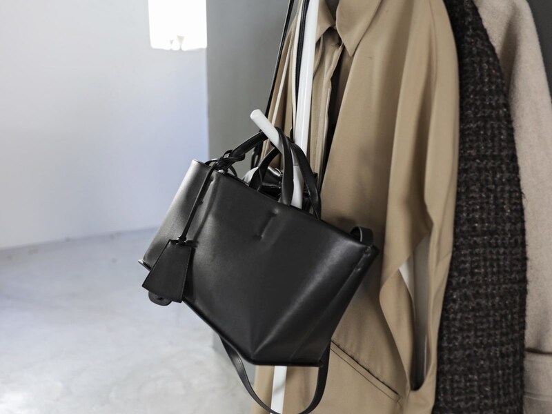 花粉のついたコートは玄関を定位置に！安定していてコンパクト・子どももかけやすいとIGさんも褒めたコートハンガーの話