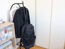 中高生の制服収納にも最適。コンパクトサイズな「Ordreのコートハンガー」