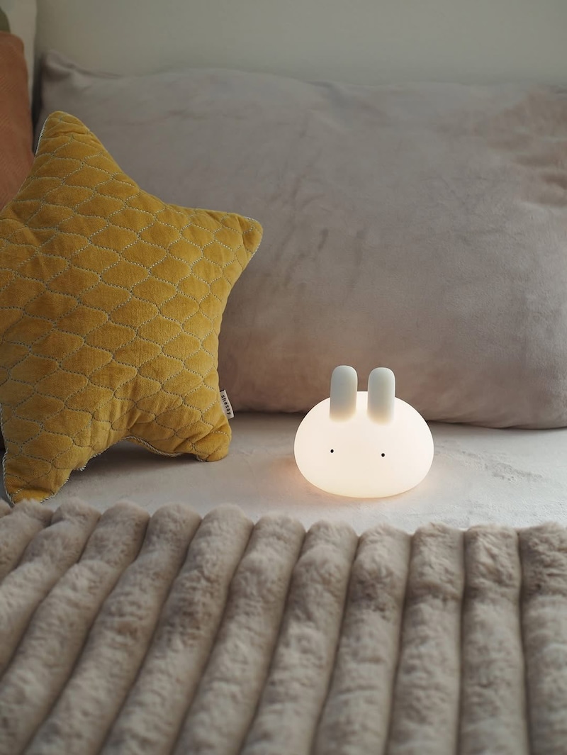 授乳ベビーからキッズまで、おやすみの時間はぷにぷにバニーライトと一緒に。【インスタグラマーさんのもの選び】