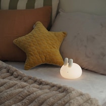 授乳ベビーからキッズまで、おやすみの時間はぷにぷにバニーライトと一緒に。【インスタグラマーさんのもの選び】