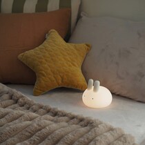 授乳ベビーからキッズまで、おやすみの時間はぷにぷにバニーライトと一緒に。【インスタグラマーさんのもの選び】