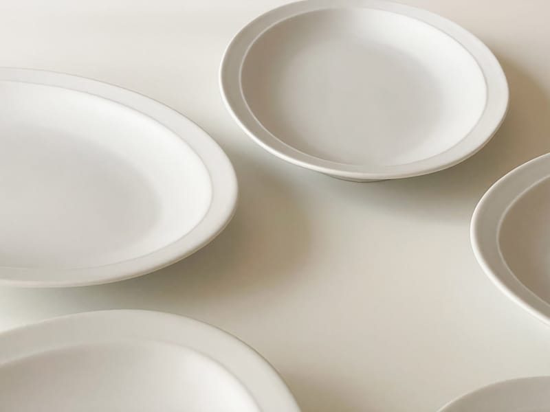 器好きな方へ。モダンシンプルな美濃焼の「料理が引き立つ 毎日のうつわ オーバルプレートL」