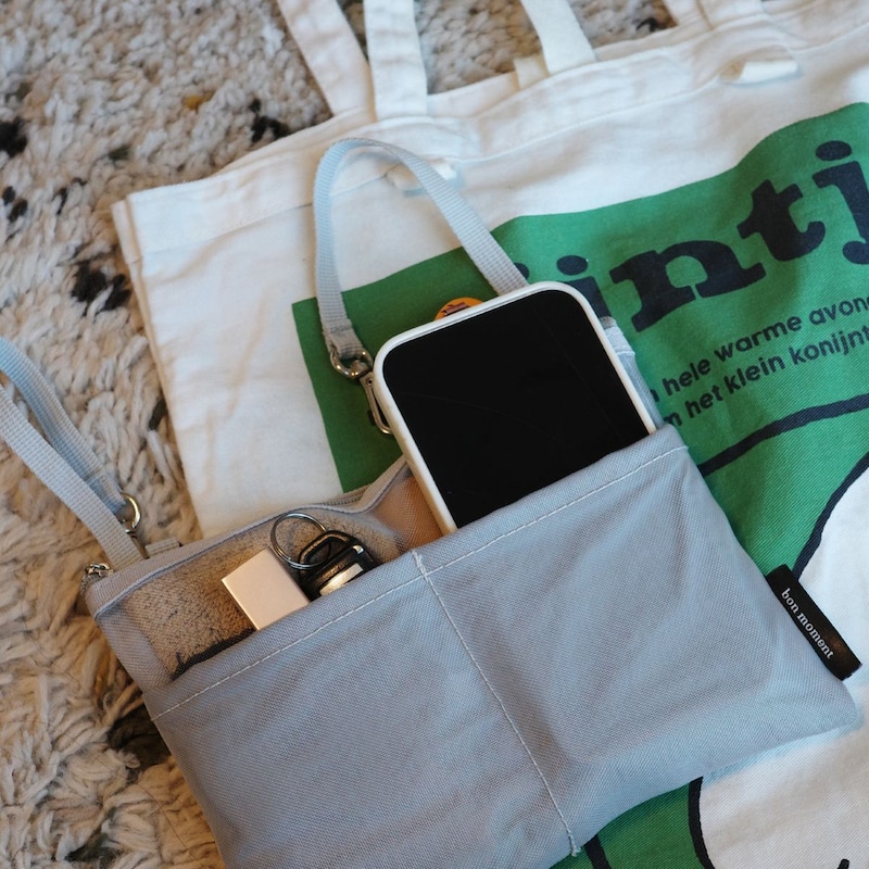 バッグごちゃ～…に悩むスタッフ3名が実践！『吊り下げポケット』ちょい足しで、日々の快適指数アップ