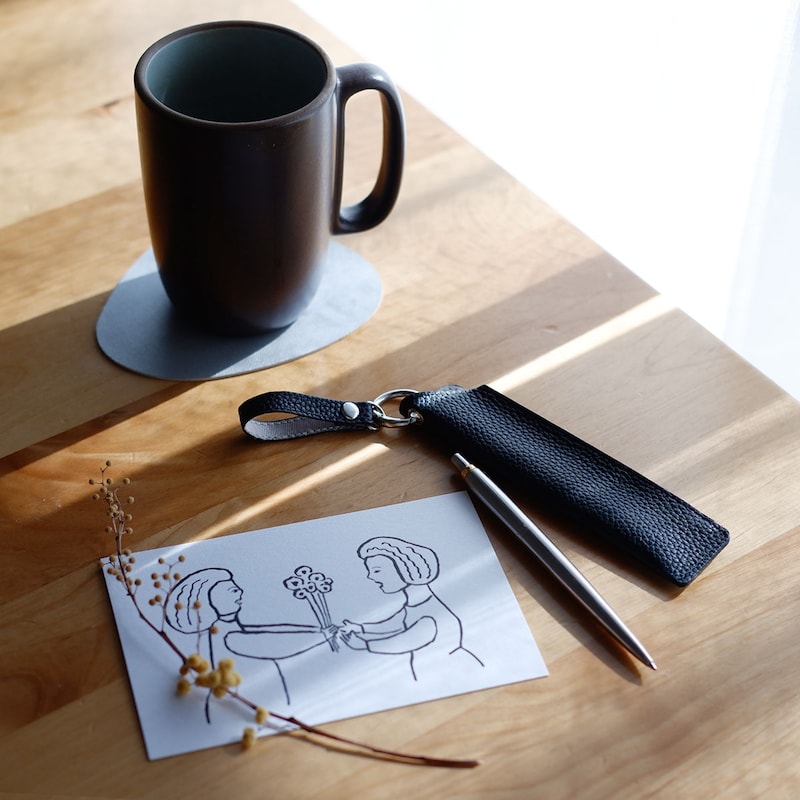「じぶん時間」のお供に1本のペン。習い事にカフェタイム、お仕事にも、スタッフが愛用している大人のペンホルダー