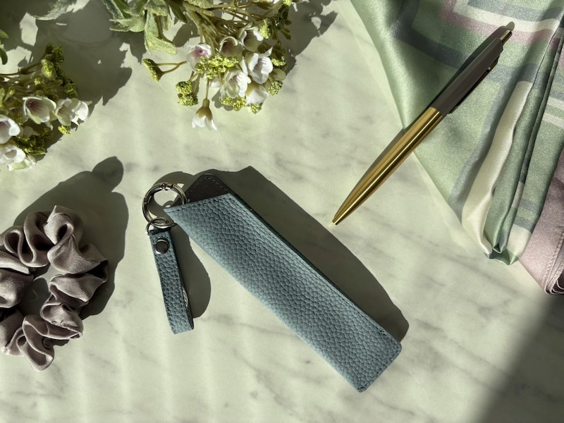 「じぶん時間」のお供に1本のペン。習い事にカフェタイム、お仕事にも、スタッフが愛用している大人のペンホルダー