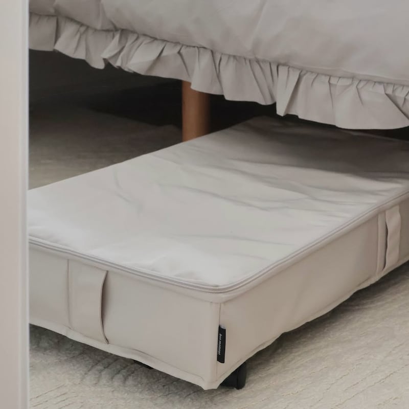 衣替えにもコレ便利！スイーッと出し入れできるベッド下収納で暮らしを整える【インスタグラマーさんのもの選び】