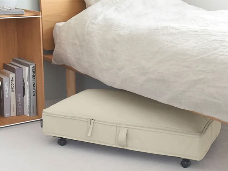 衣替えにもコレ便利！スイーッと出し入れできるベッド下収納で暮らしを整える【インスタグラマーさんのもの選び】