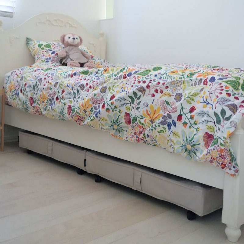 衣替えにもコレ便利！スイーッと出し入れできるベッド下収納で暮らしを整える【インスタグラマーさんのもの選び】