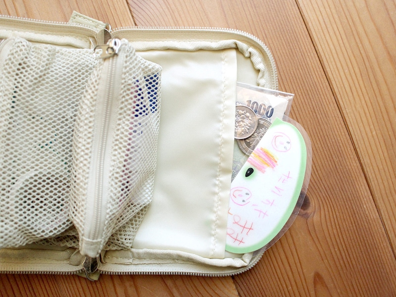 まるで四次元ポケット？「手帳型ミニポーチ」を、何でも出てくるお道具ポーチに