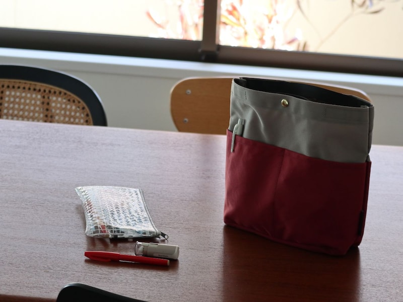 人気の理由はこのシルエット。ごちゃつきバッグを卒業！整頓上手な「バッグインバッグ」新作スタッフレポ