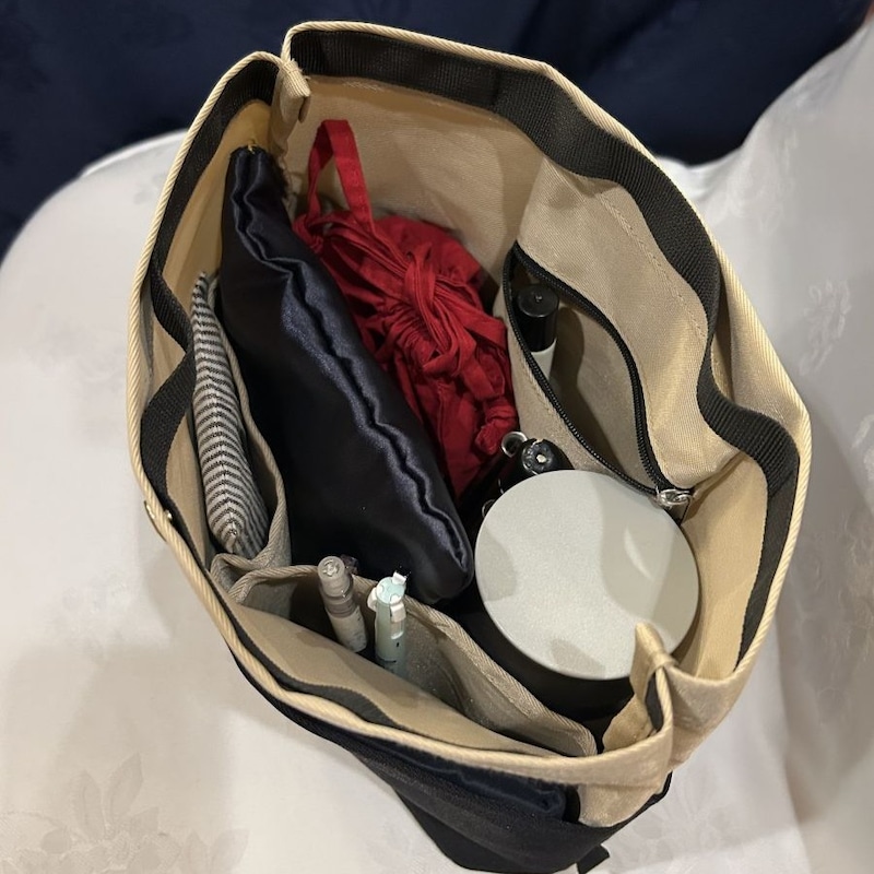 人気の理由はこのシルエット。ごちゃつきバッグを卒業！整頓上手な「バッグインバッグ」新作スタッフレポ