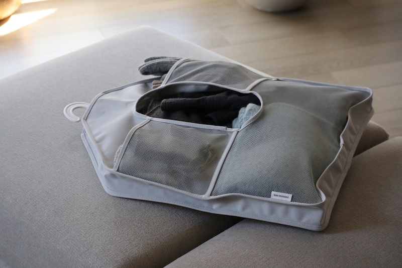 「よく使うモノの定位置」にも！スタッフ宅でも大活躍中の、クローゼットの新・浮かせる収納術