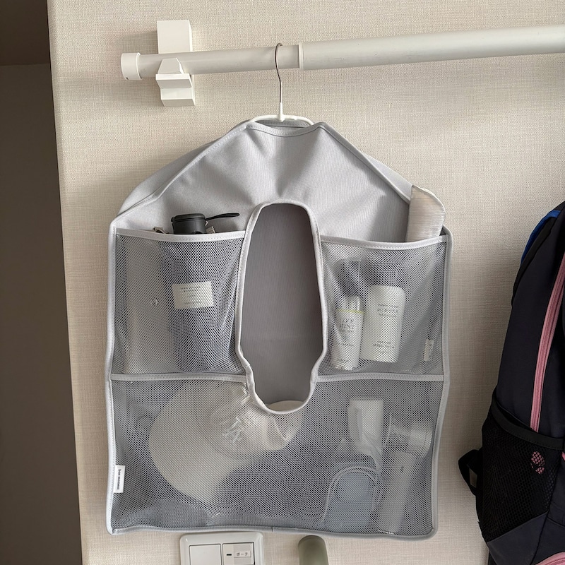 「よく使うモノの定位置」にも！スタッフ宅でも大活躍中の、クローゼットの新・浮かせる収納術