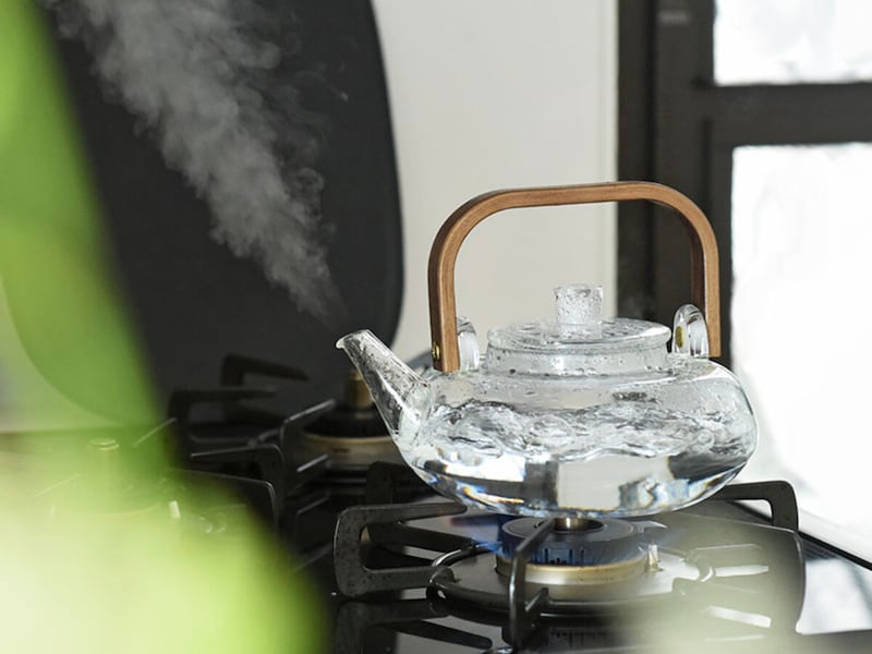 ゆれる茶葉、流れる水滴…美しさを味わうティーセットで、こころ整うお茶習慣をはじめよう