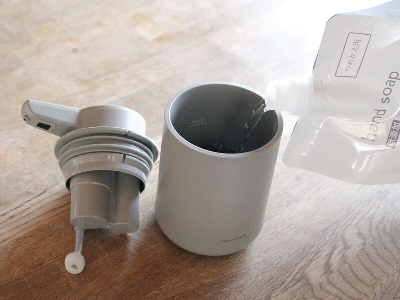 手を洗うたびに「これ、いいな」。暮らしにコロンと寄り添う自動式ディスペンサー