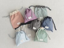 洗える・アイロンいらず『学校給食』の相棒アイテムが種類豊富にずらっと勢揃い！