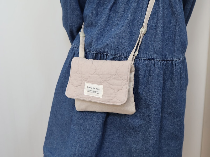 2WAYだから、ワンピースの日にも安心。kukka ja puuの「イブル素材の移動ポケット」
