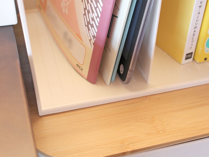勉強机がなくたって。テーブルが機能的なデスクに変身「収納ブックスタンド」