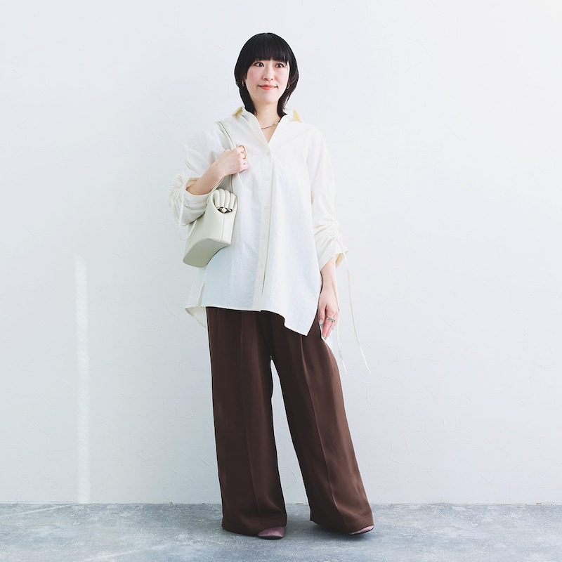 袖くしゅっと印象チェンジ。カジュアル派スタッフ3名になじむ新作アレンジブラウス