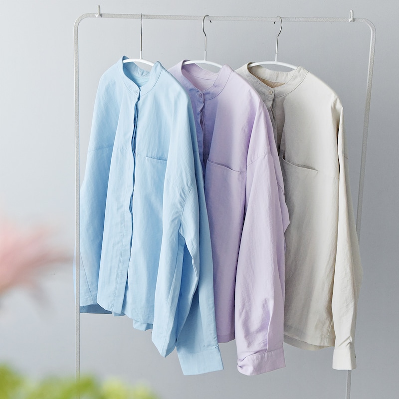 色であそぶ春の装い。後ろ姿に隠れたヒミツあり、風通しのいいブラウス届きました