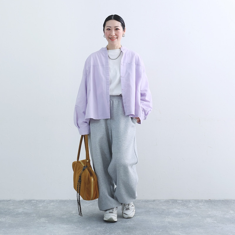 色であそぶ春の装い。後ろ姿に隠れたヒミツあり、風通しのいいブラウス届きました