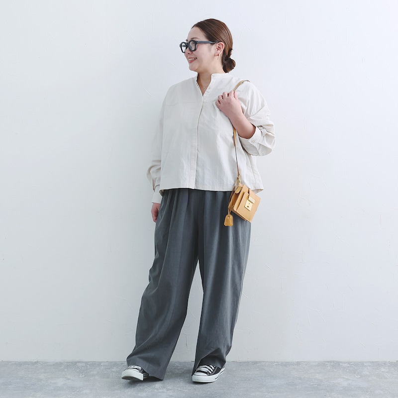 色であそぶ春の装い。後ろ姿に隠れたヒミツあり、風通しのいいブラウス届きました