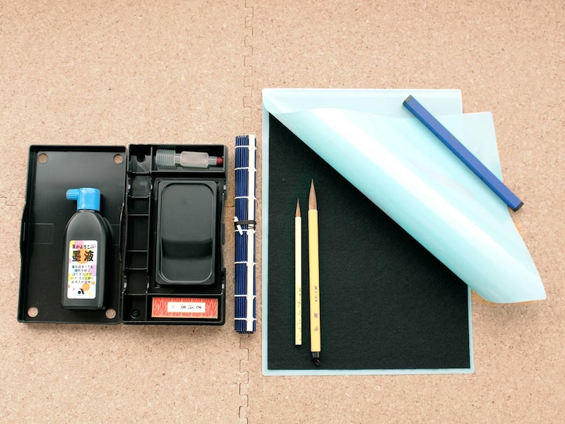 春から小3、はじめての習字に。くすみカラーで特別感「クッカヤプー 書道セット」